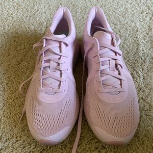 NWOT Lululemon Chargefeel Low Workout Shoe